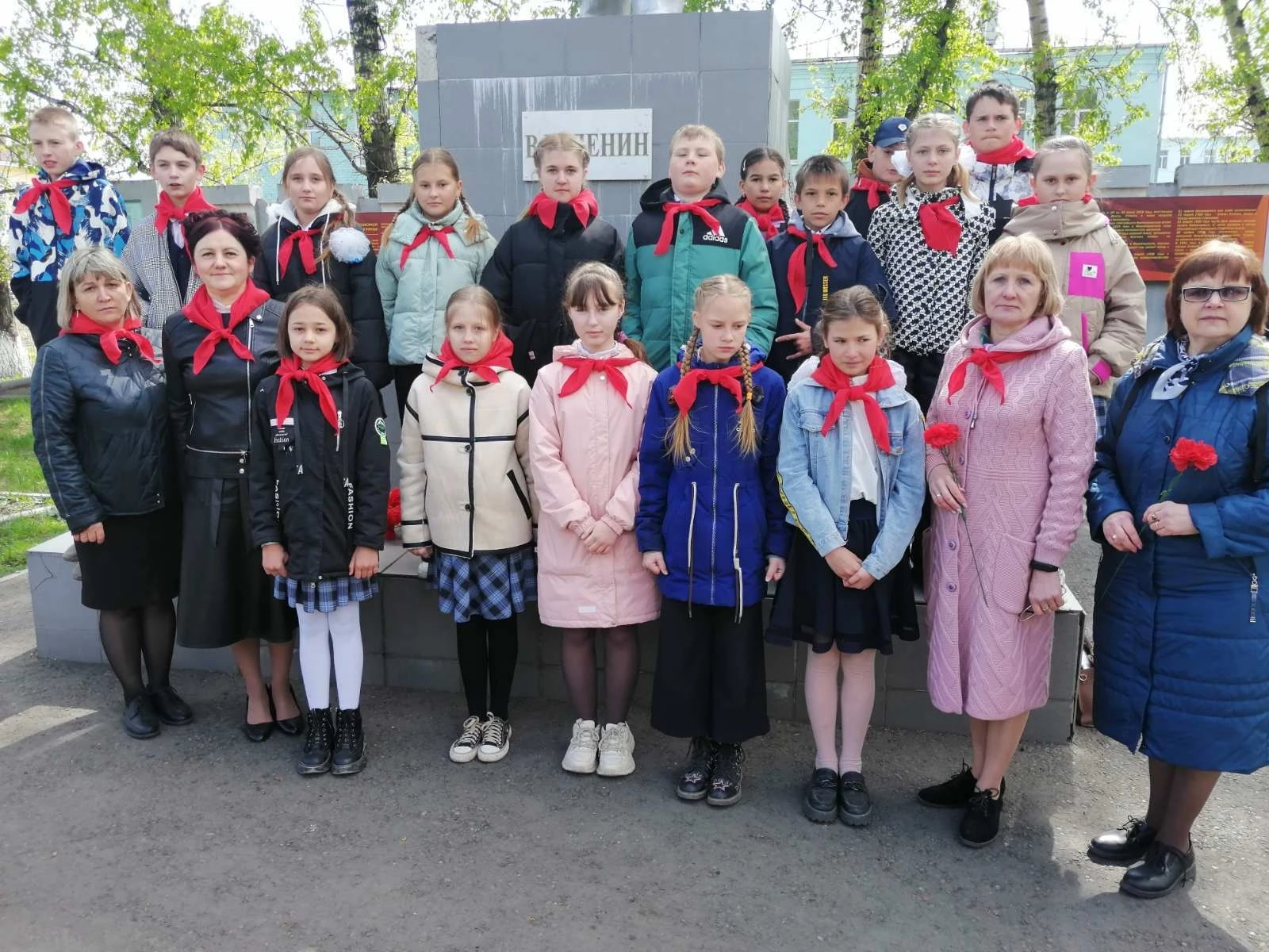 Торжественный приём в пионеры.