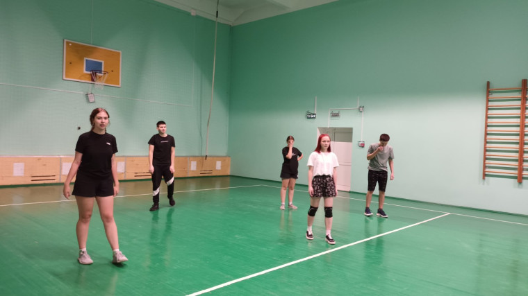 Соревнования по волейболу.